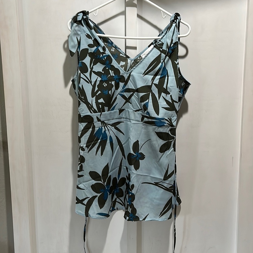 Motherhood maternity floral top. Size medium.